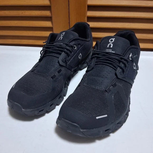 On Cloud 5 All Black Women's Waterproof Running Shoe * Size 9.5 - Picture 3 of 8